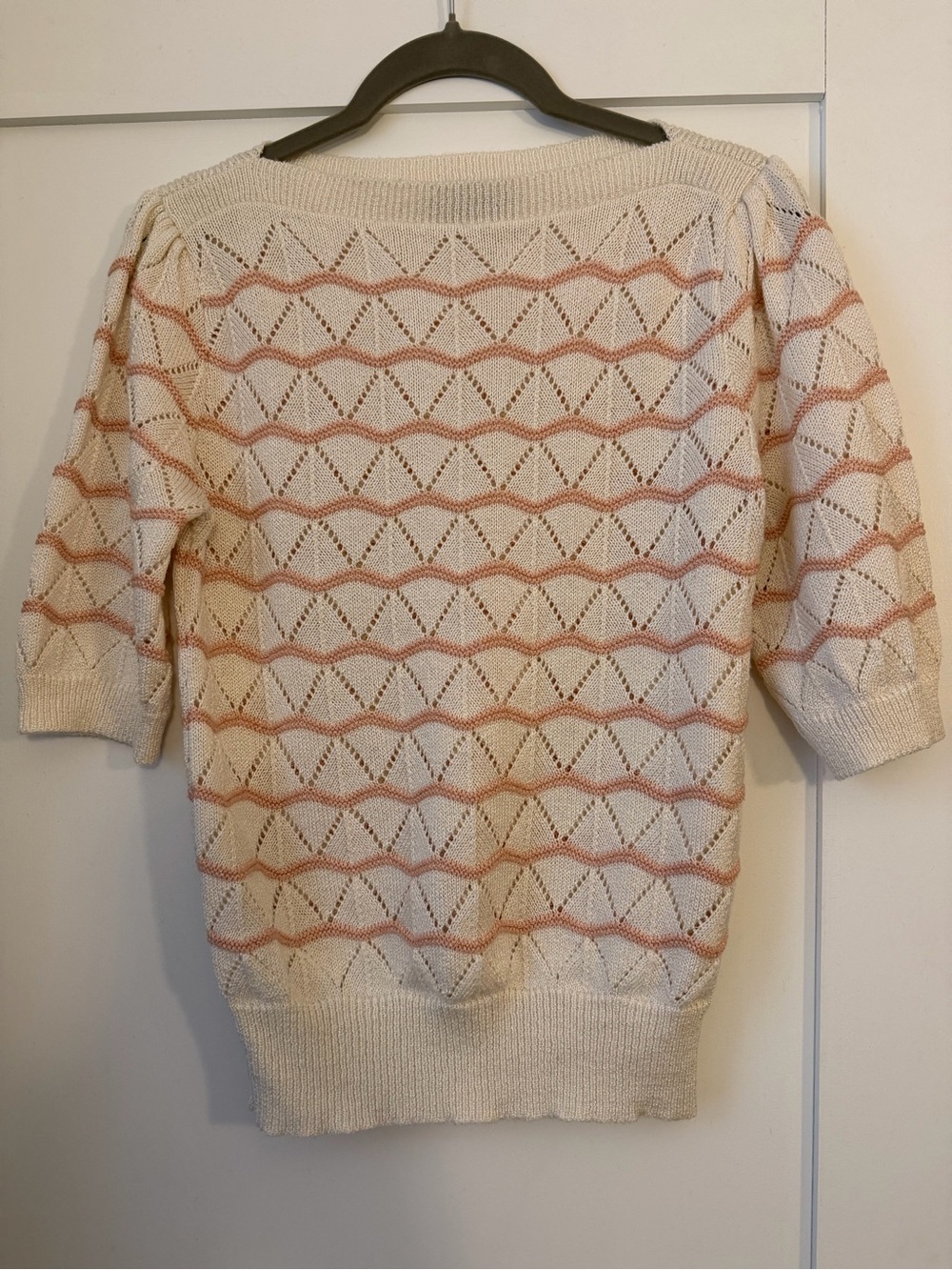 Vintage Women’s Cream eyelet Knit Short-Sleeve Sweater with Pink Scallop Detail